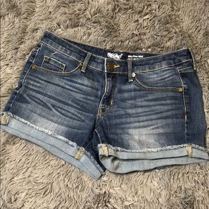 Mid-rise denim shorts